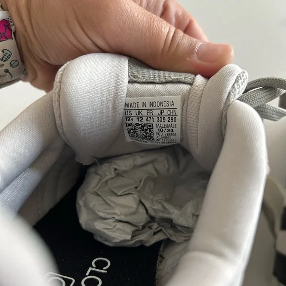 Adidas Men's Light Gray Sneakers - Picture 5 of 5